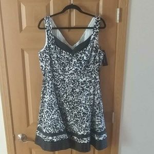 Black and white leaf print dress
